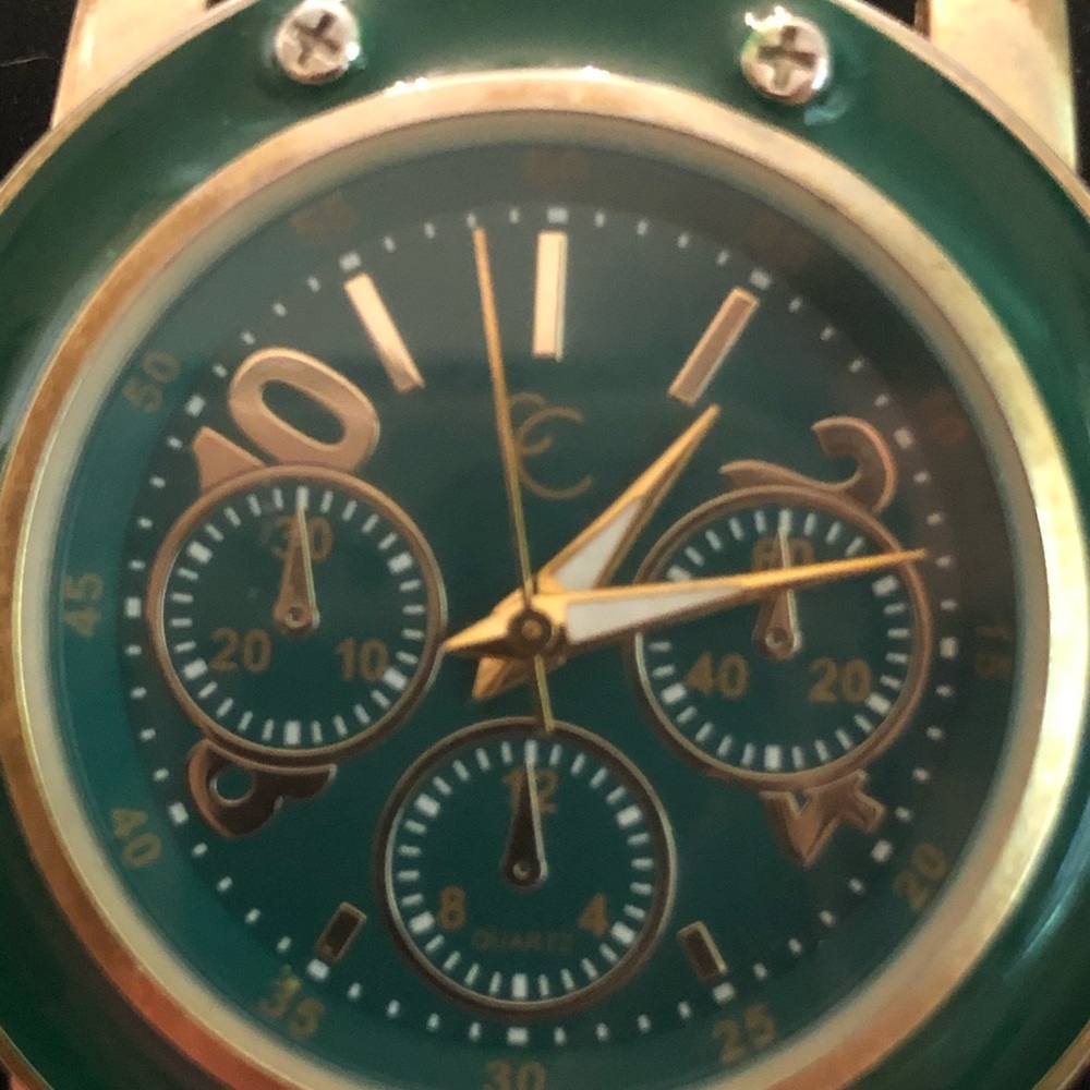 Watch - Picture 2 of 4
